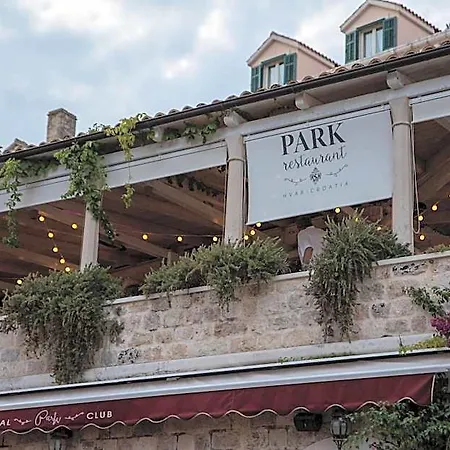Heritage Park Hvar Готель